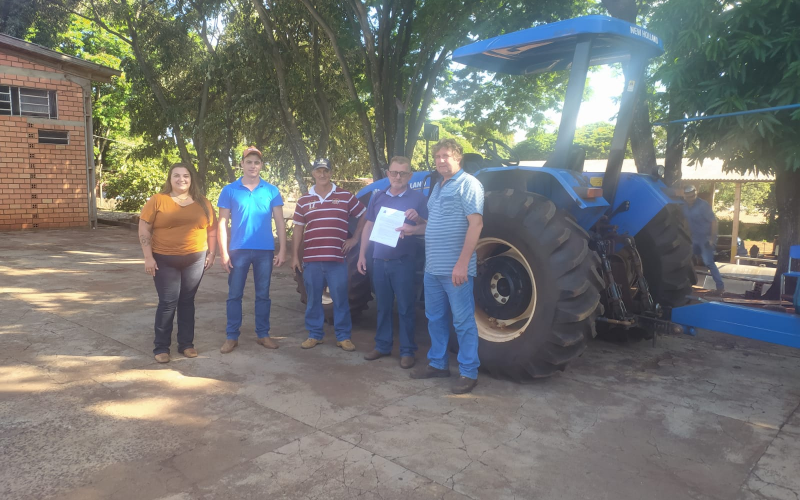 Mais uma associação recebe cessão de máquinas agrícolas em São Pedro do Iguaçu